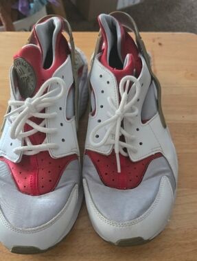 Air Jordan Sz. 11 Red/White/Gold Mens Athletic Sneakers